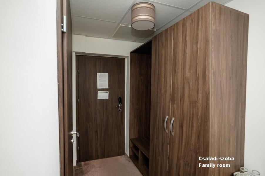 Hotel Irisz Nyíregyháza Екстериор снимка