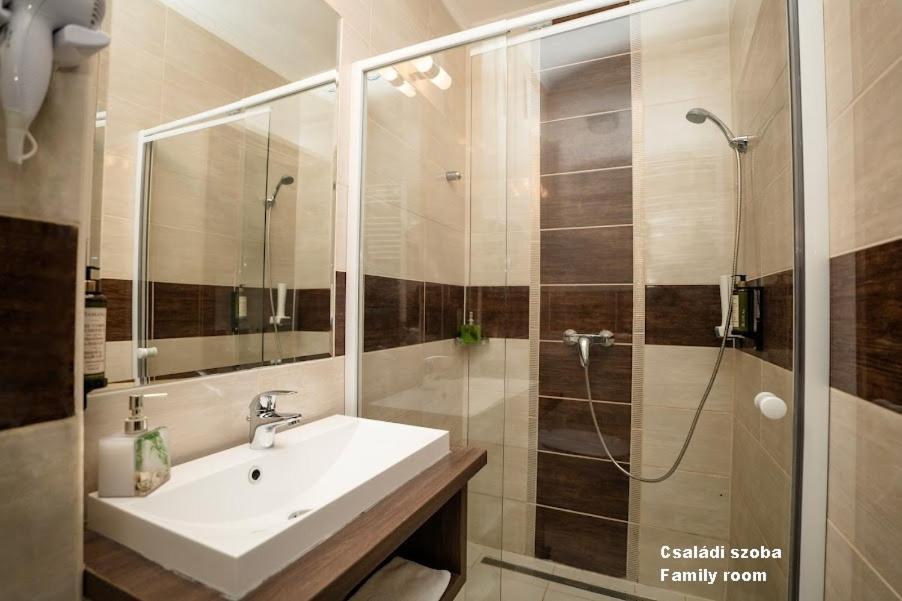 Hotel Irisz Nyíregyháza Екстериор снимка
